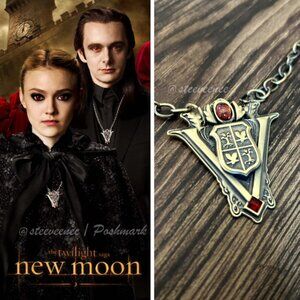 RARE NECA Volturi Crest Necklace ASO Jane Twilight New Moon